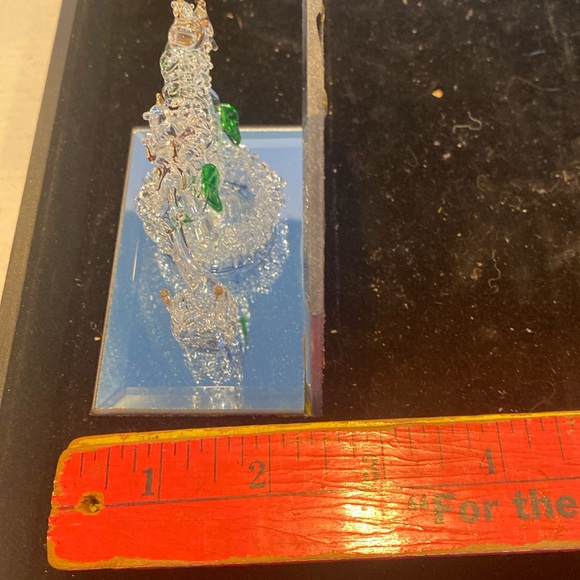 NIB Spun Glass Wishing Well & Swan on Mirror Base - Picture 4 of 7